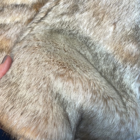 Sanctuary faux fur vest! - Picture 3 of 5